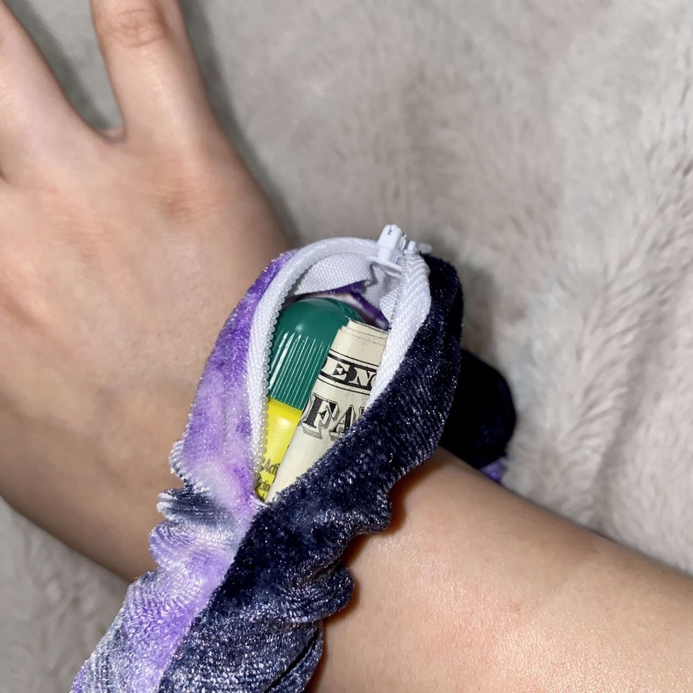 Zipper scrunchie